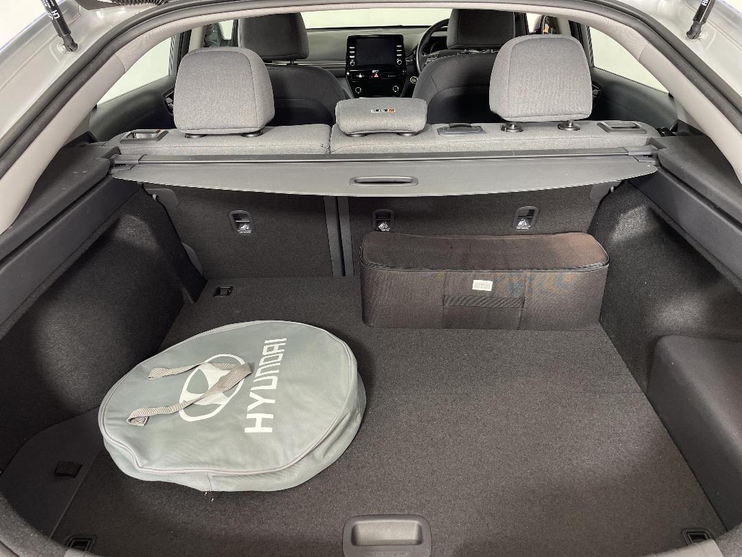 Photo '14' of Hyundai Ioniq Photo '14' of Hyundai Ioniq