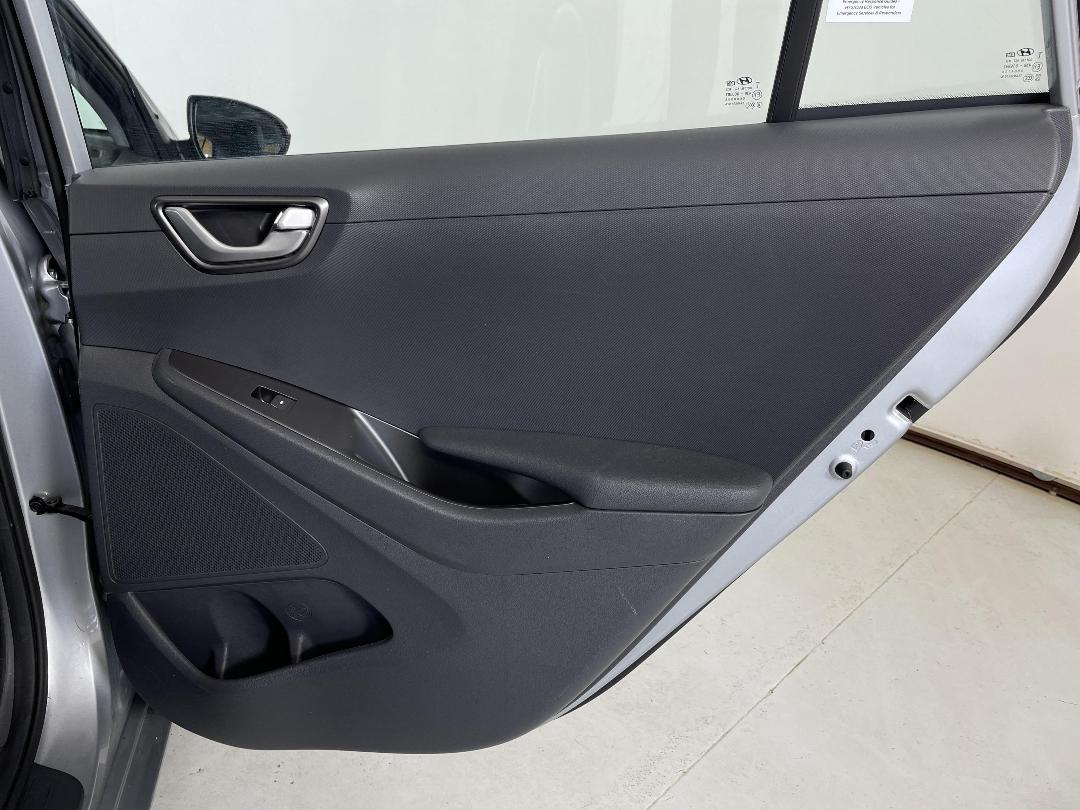 Photo '19' of Hyundai Ioniq Photo '19' of Hyundai Ioniq