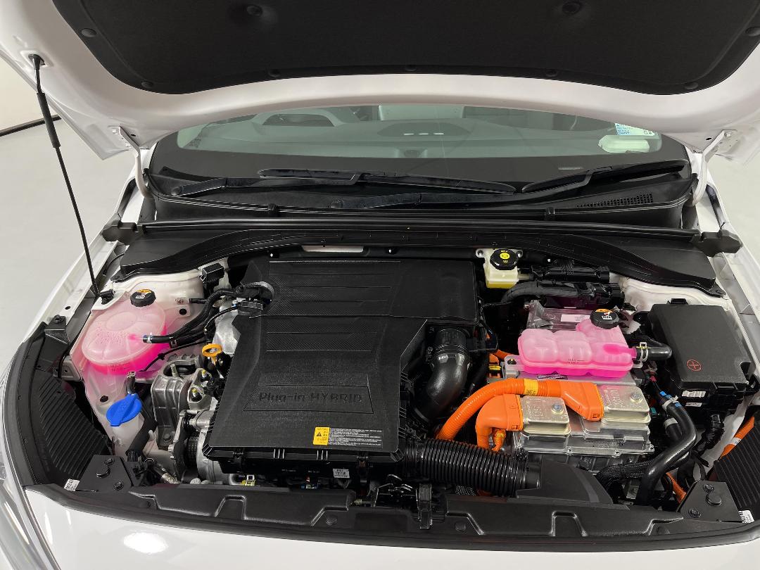 Photo '13' of Hyundai Ioniq Photo '13' of Hyundai Ioniq