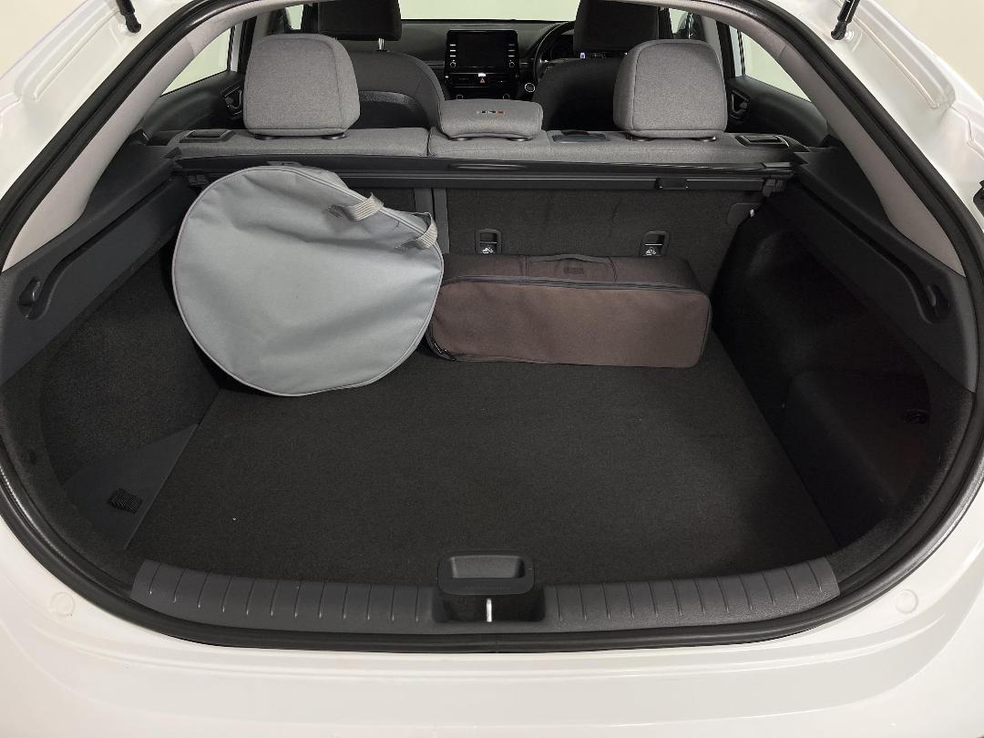 Photo '14' of Hyundai Ioniq Photo '14' of Hyundai Ioniq