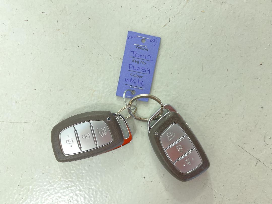 Photo '22' of Hyundai Ioniq Photo '22' of Hyundai Ioniq