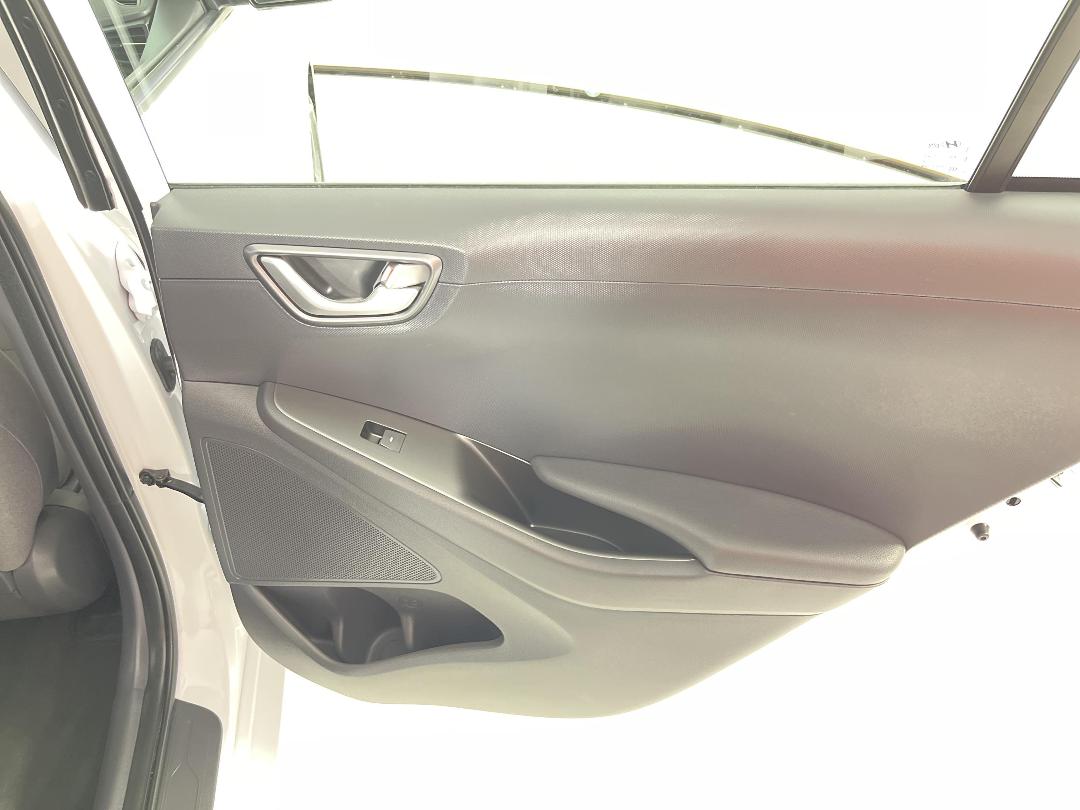 Photo '19' of Hyundai Ioniq Photo '19' of Hyundai Ioniq