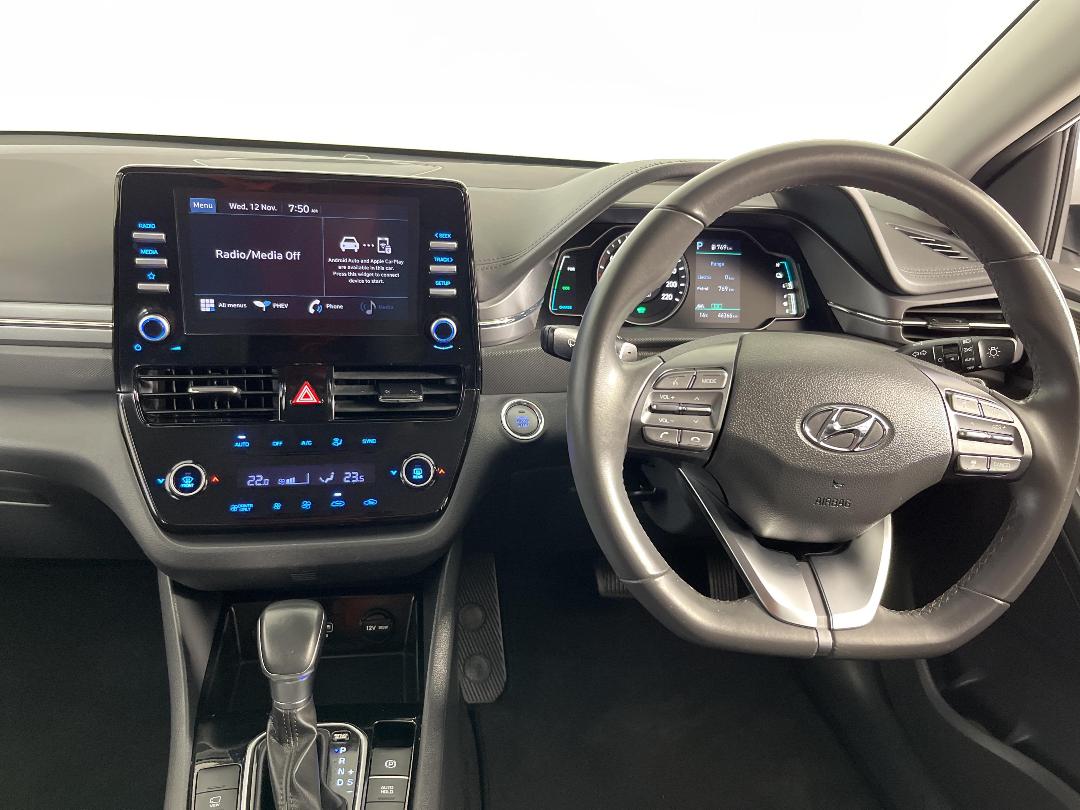 Photo '17' of Hyundai Ioniq Photo '17' of Hyundai Ioniq