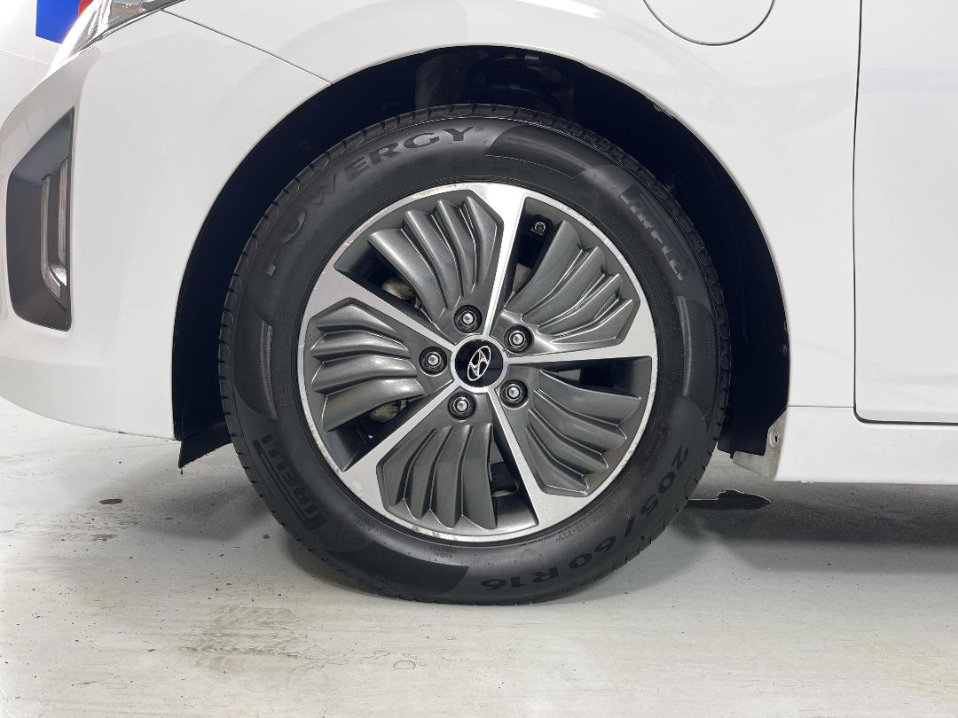 Photo '10' of Hyundai Ioniq Photo '10' of Hyundai Ioniq