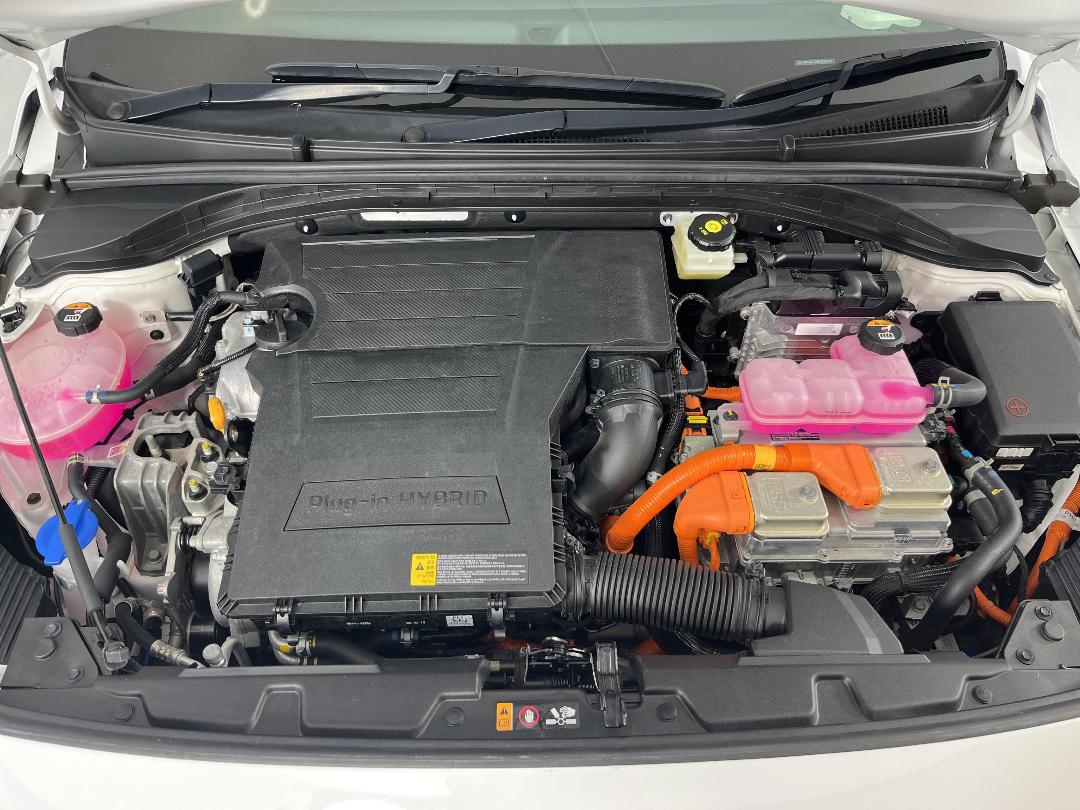 Photo '13' of Hyundai Ioniq Photo '13' of Hyundai Ioniq