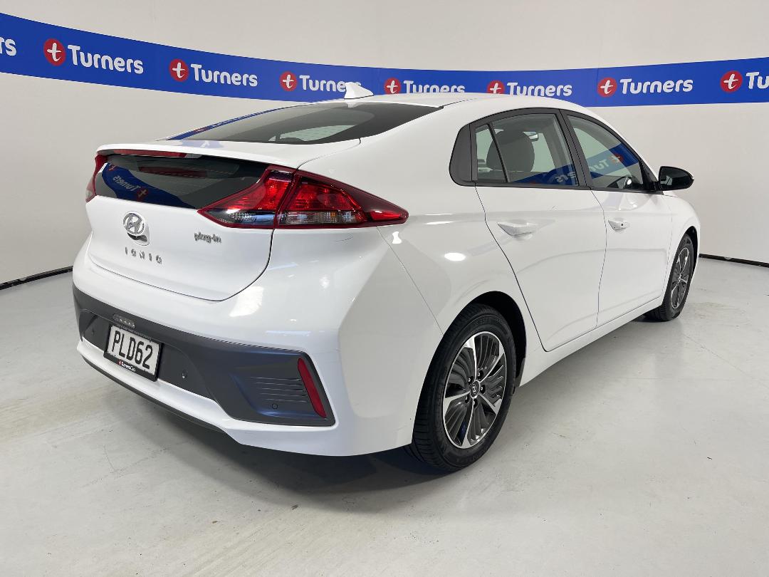 Photo '7' of Hyundai Ioniq Photo '7' of Hyundai Ioniq