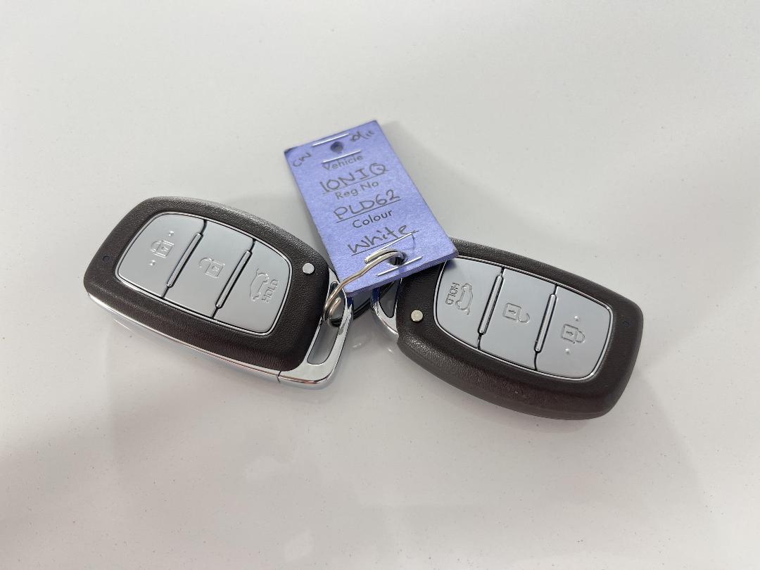 Photo '22' of Hyundai Ioniq Photo '22' of Hyundai Ioniq