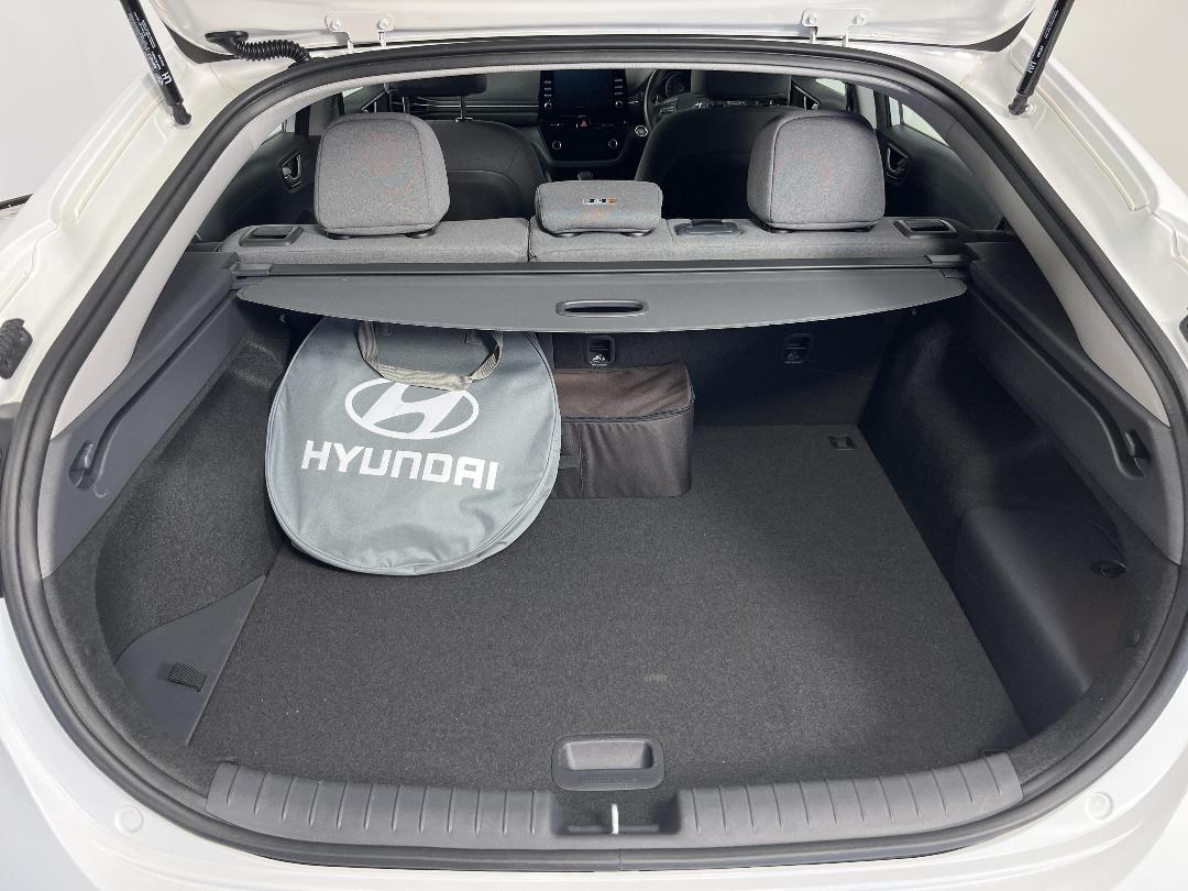 Photo '14' of Hyundai Ioniq Photo '14' of Hyundai Ioniq