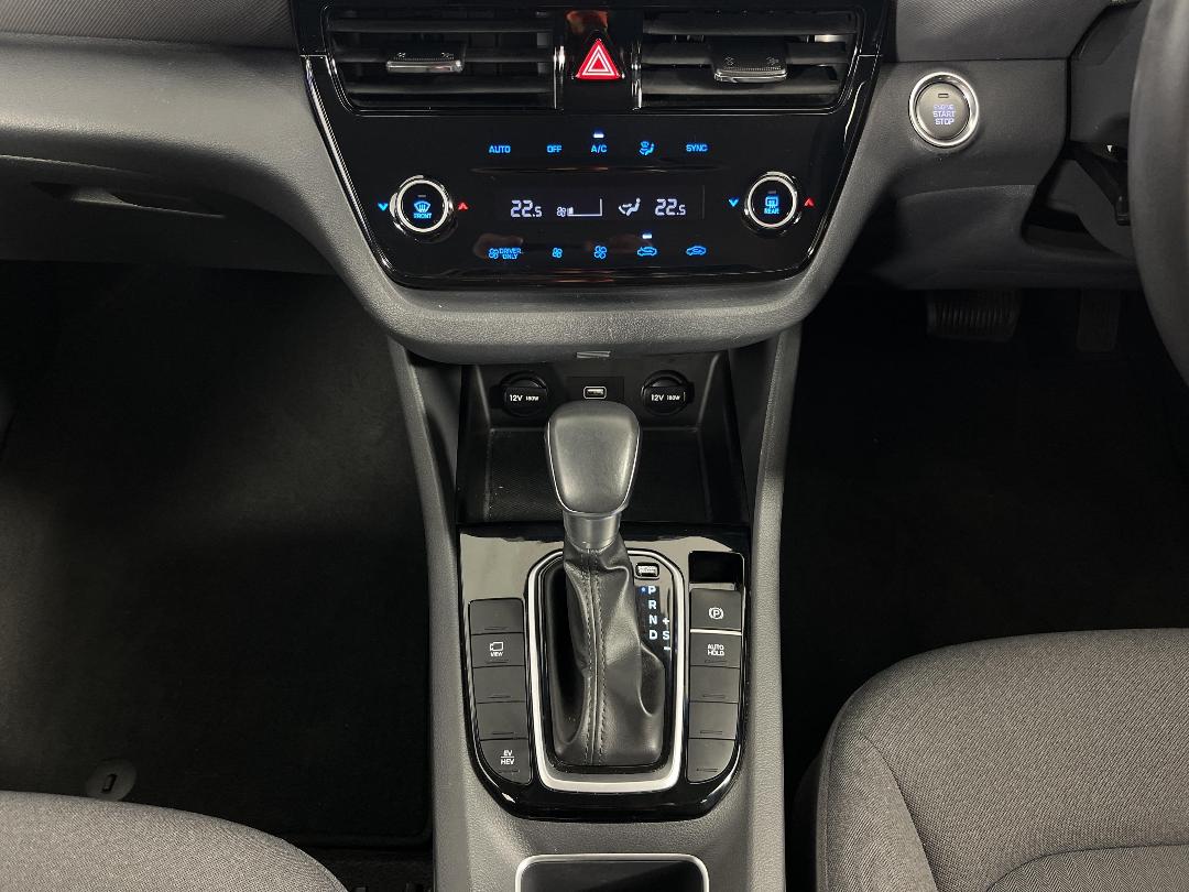 Photo '18' of Hyundai Ioniq Photo '18' of Hyundai Ioniq