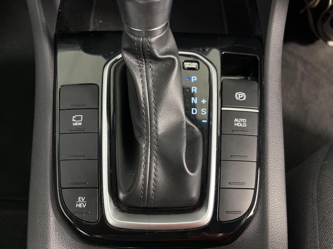 Photo '29' of Hyundai Ioniq Photo '29' of Hyundai Ioniq