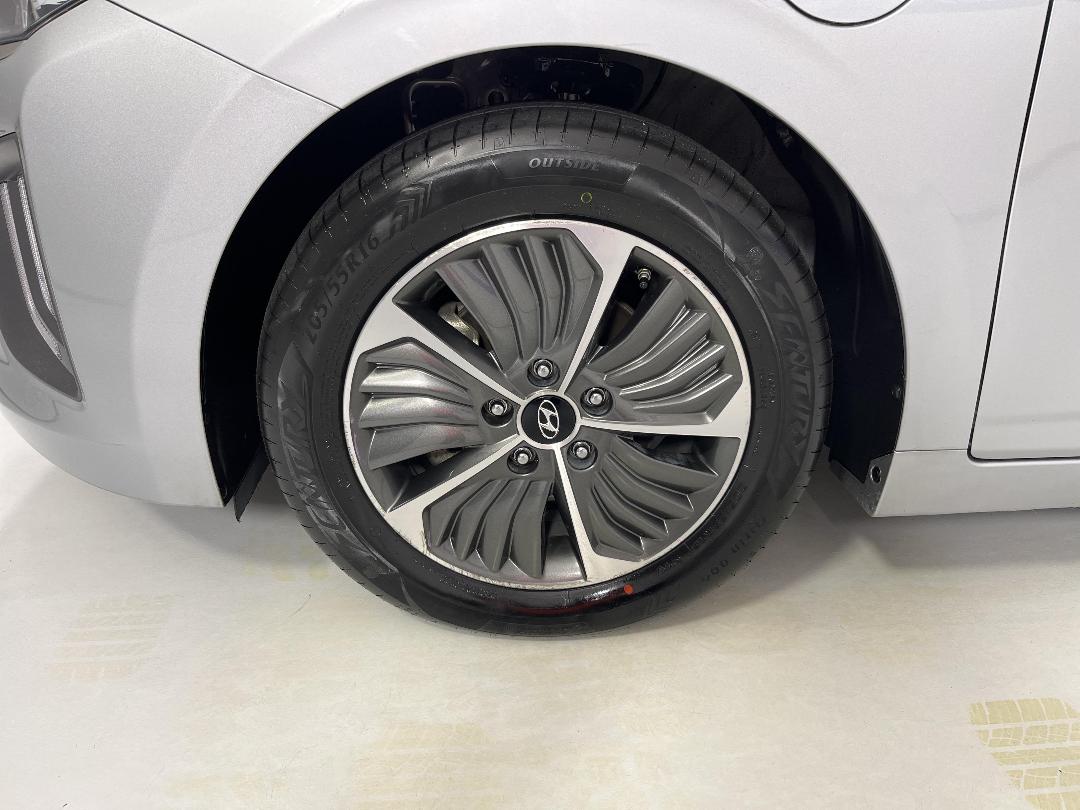 Photo '10' of Hyundai Ioniq Photo '10' of Hyundai Ioniq