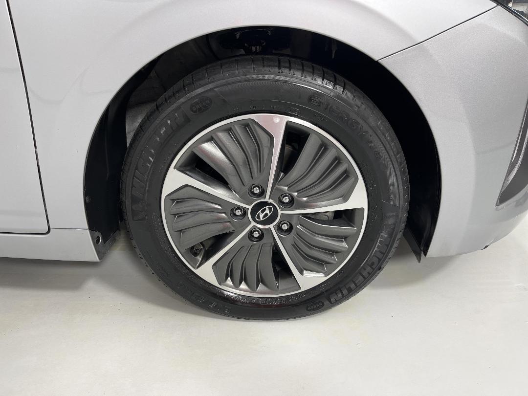 Photo '9' of Hyundai Ioniq Photo '9' of Hyundai Ioniq