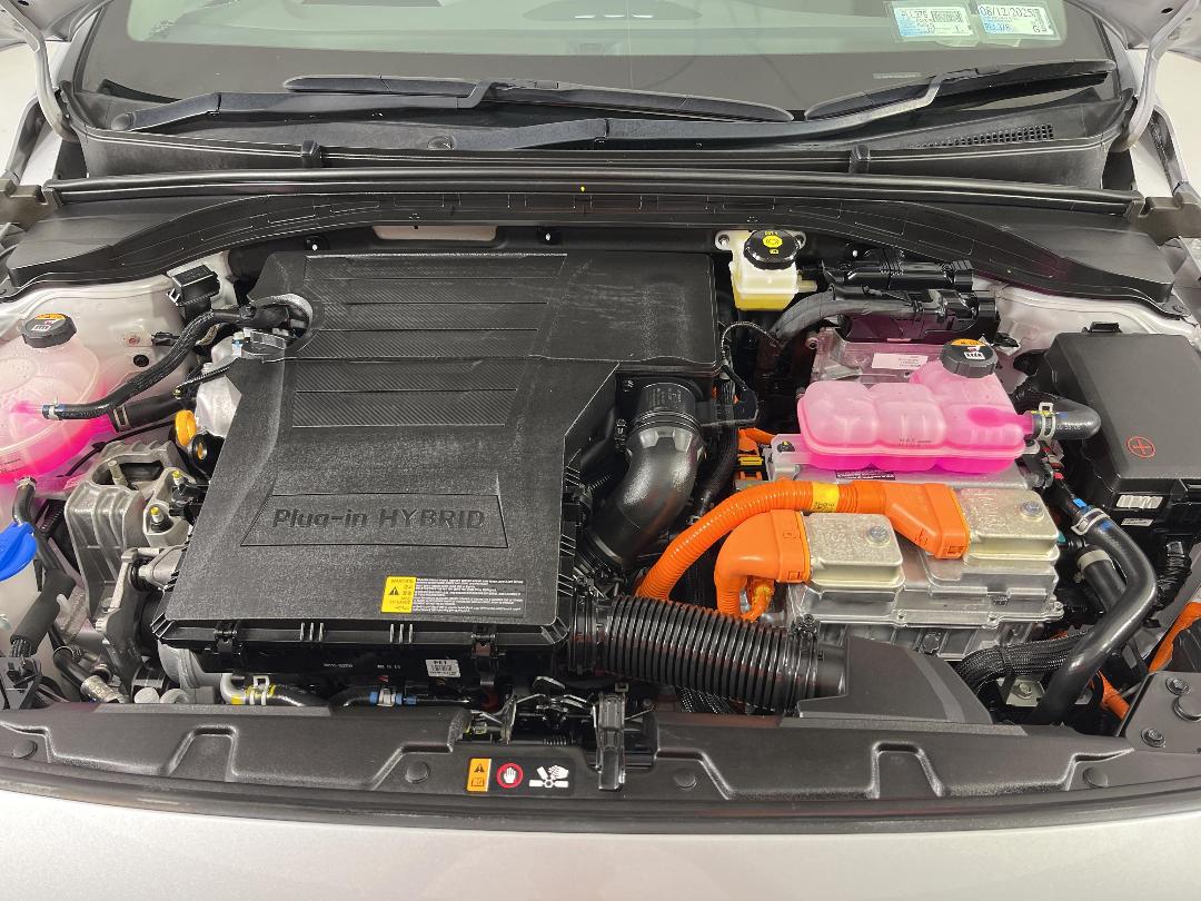 Photo '13' of Hyundai Ioniq Photo '13' of Hyundai Ioniq