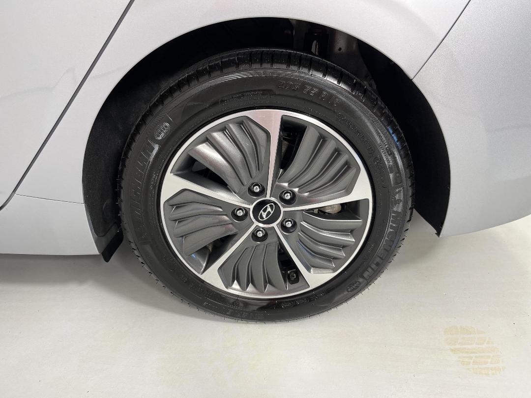 Photo '11' of Hyundai Ioniq Photo '11' of Hyundai Ioniq