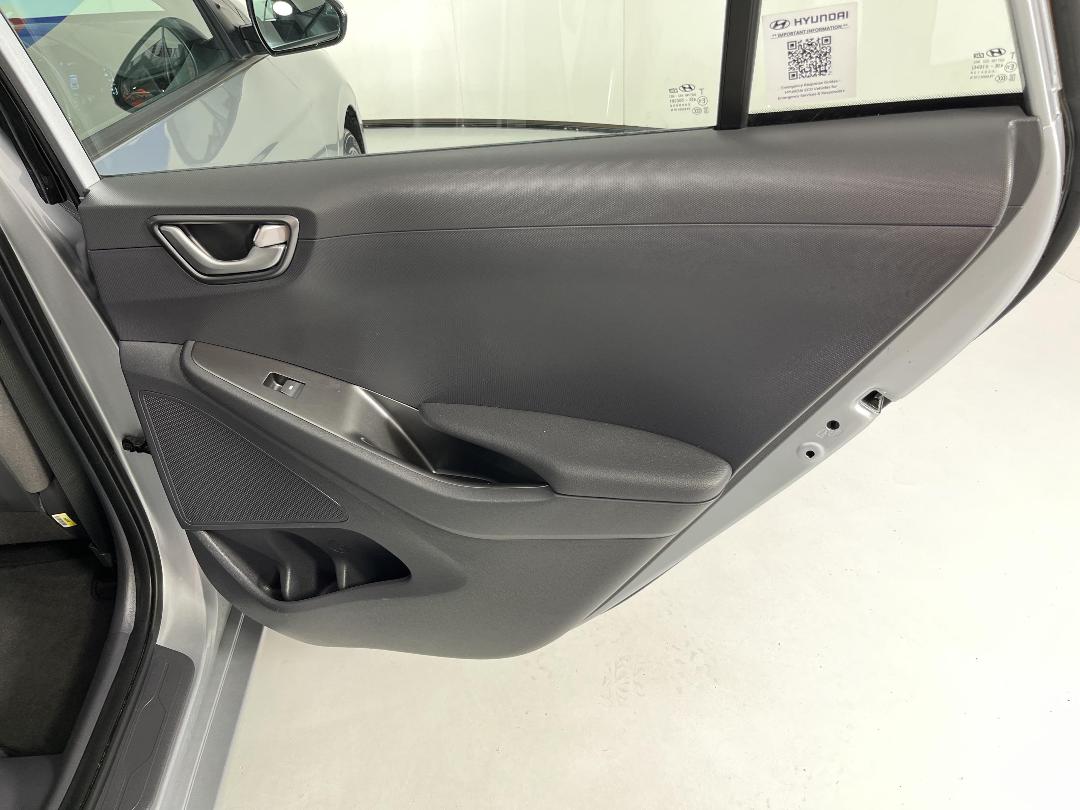 Photo '19' of Hyundai Ioniq Photo '19' of Hyundai Ioniq