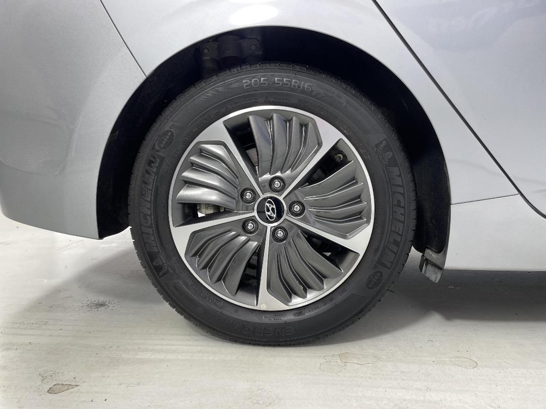 Photo '12' of Hyundai Ioniq