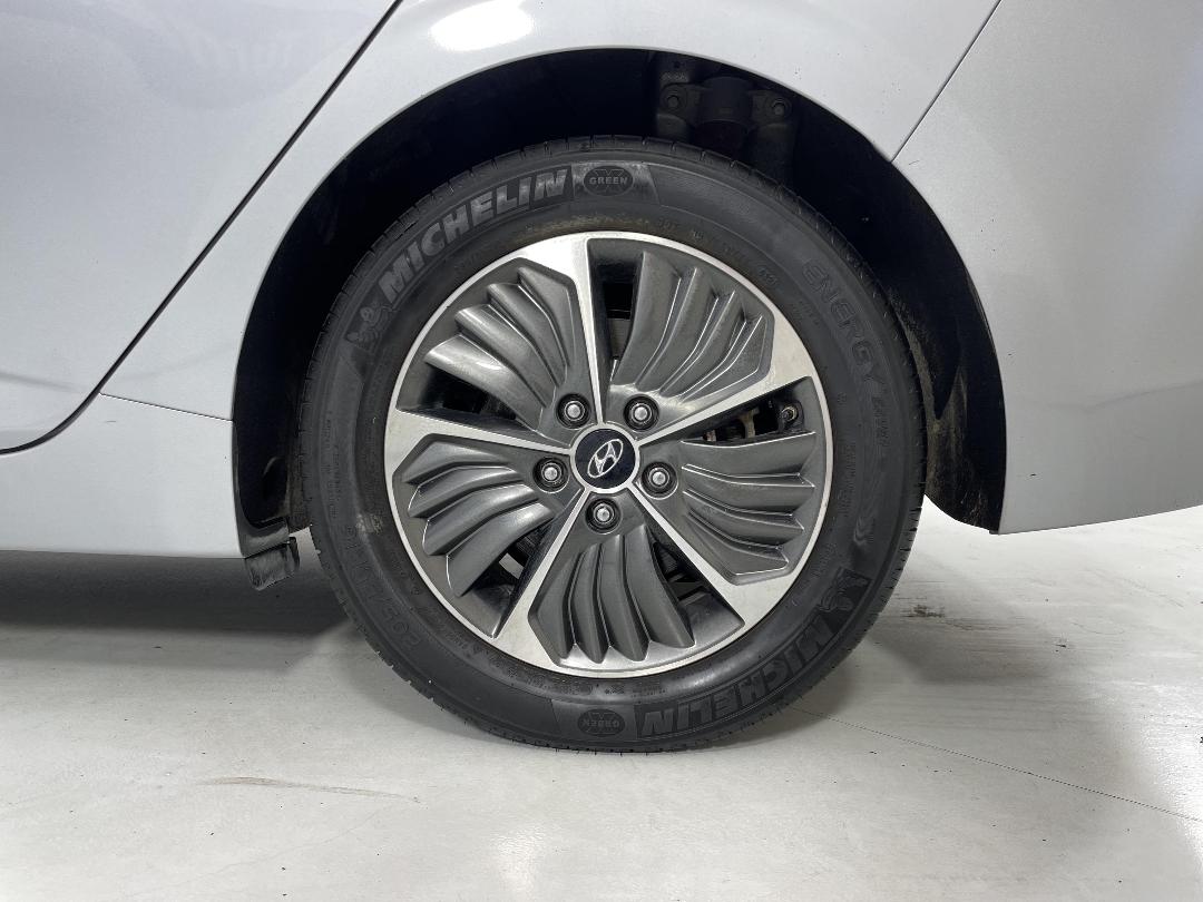 Photo '11' of Hyundai Ioniq