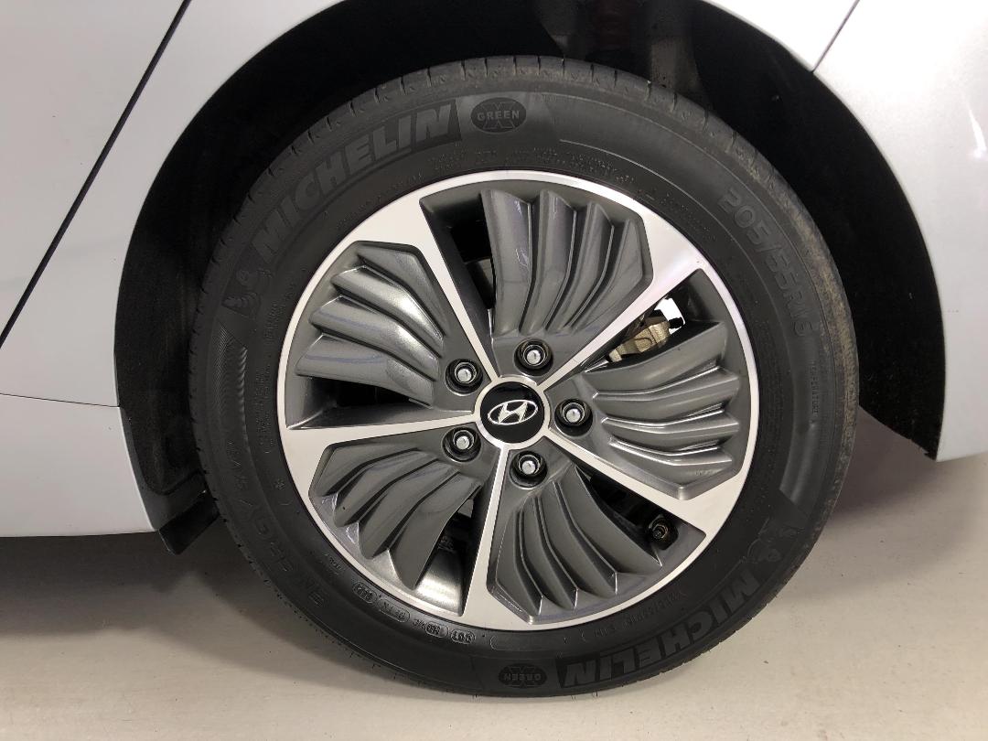 Photo '11' of Hyundai Ioniq Photo '11' of Hyundai Ioniq