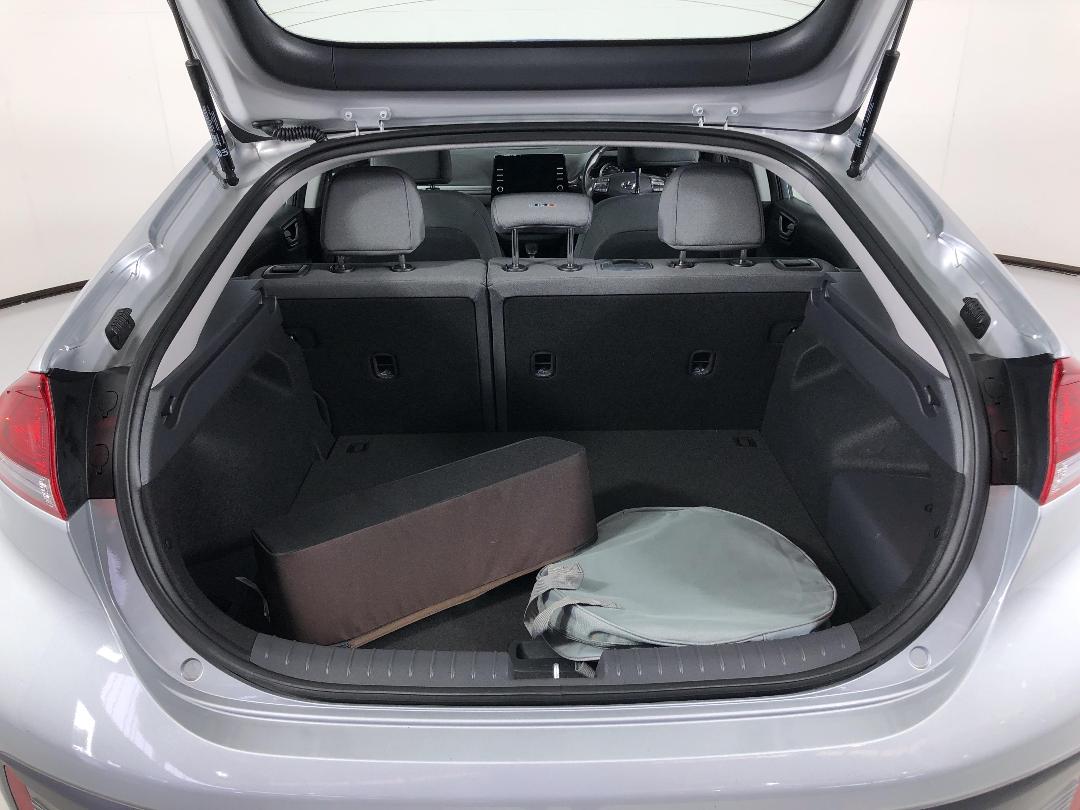 Photo '14' of Hyundai Ioniq Photo '14' of Hyundai Ioniq