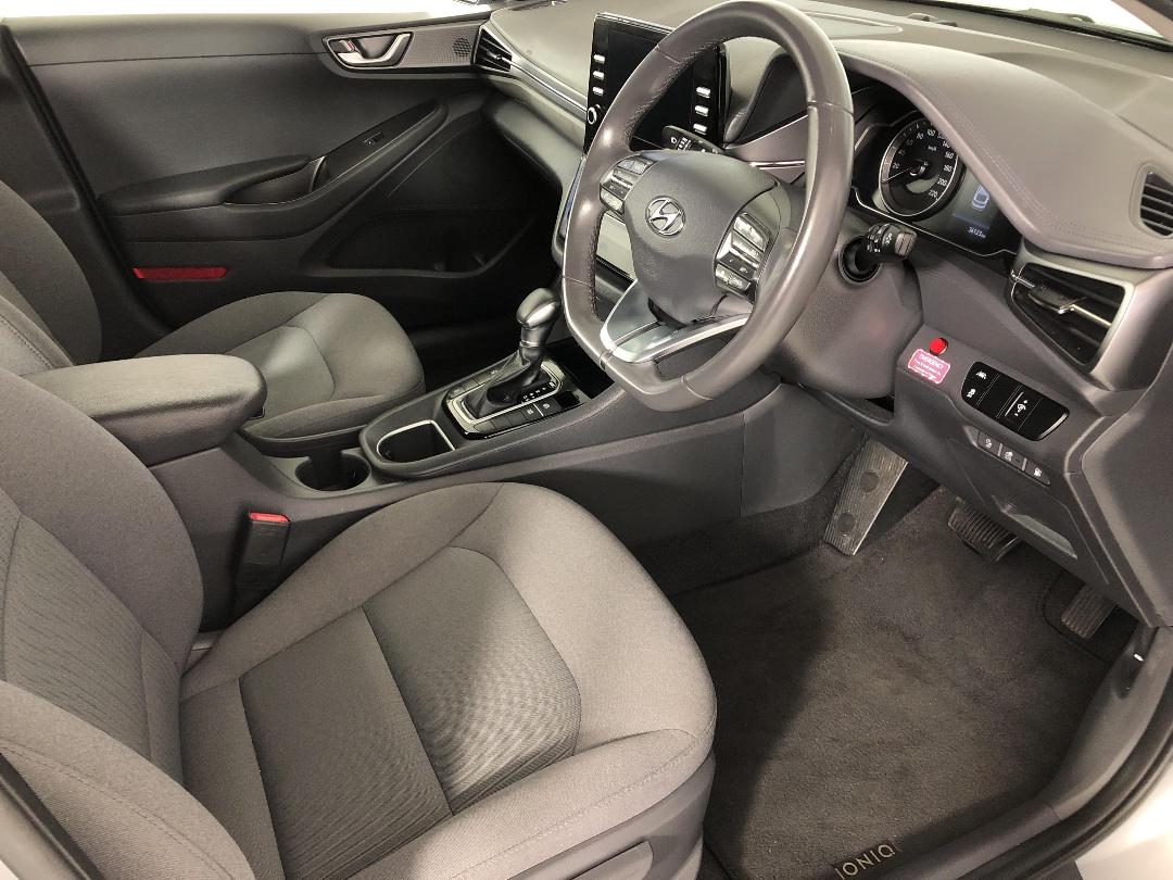 Photo '16' of Hyundai Ioniq Photo '16' of Hyundai Ioniq