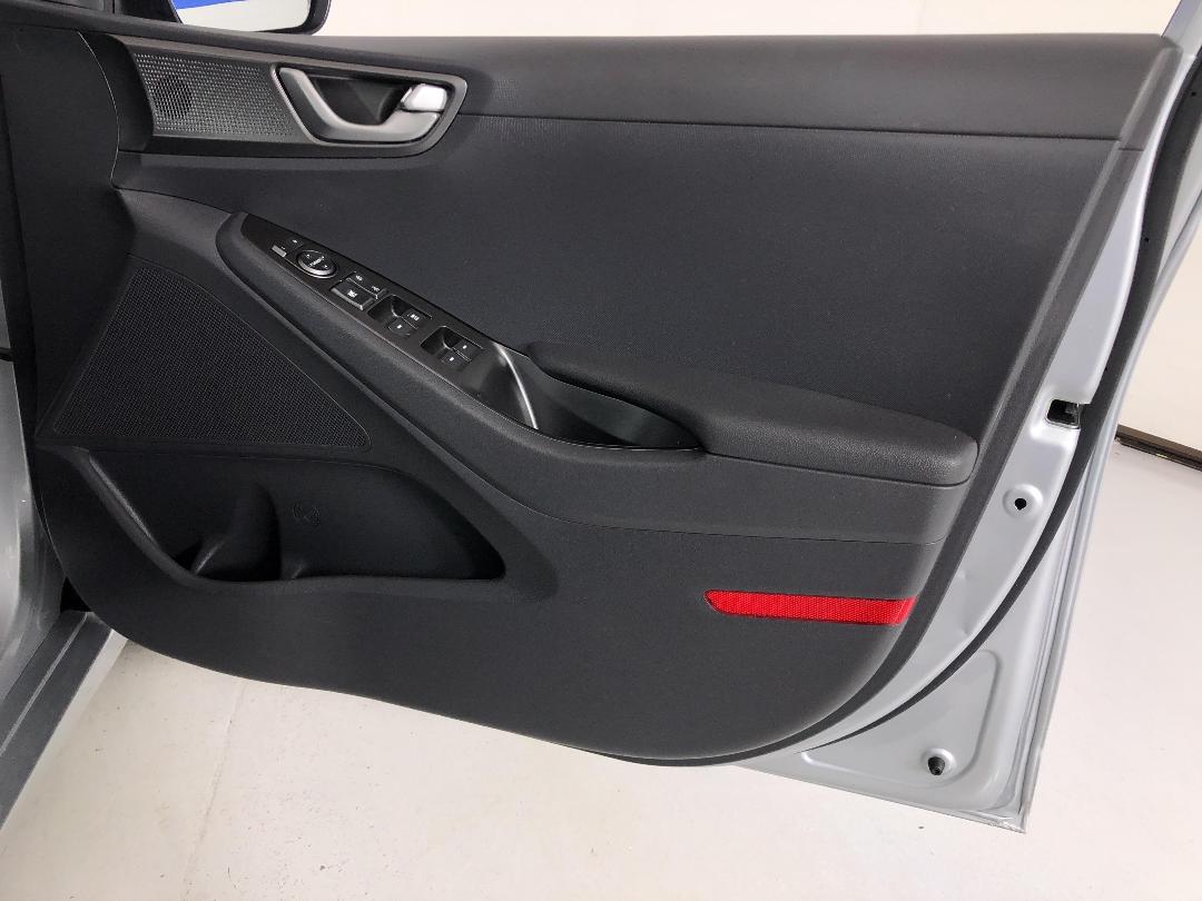 Photo '15' of Hyundai Ioniq Photo '15' of Hyundai Ioniq