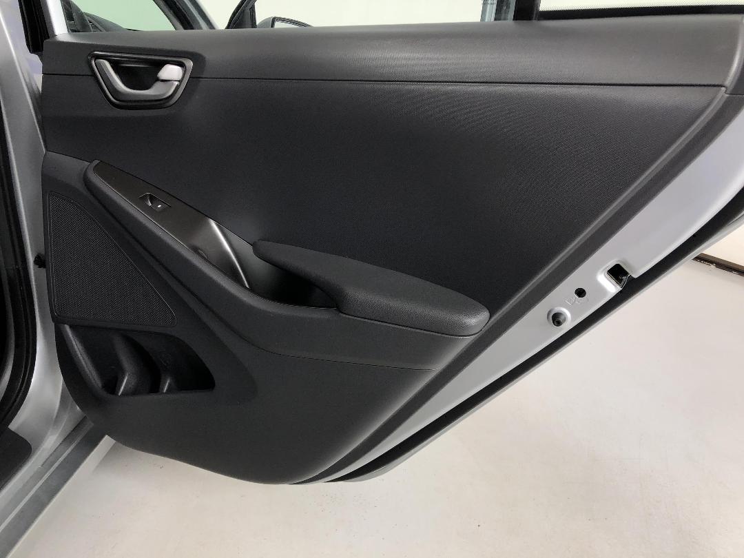 Photo '19' of Hyundai Ioniq Photo '19' of Hyundai Ioniq