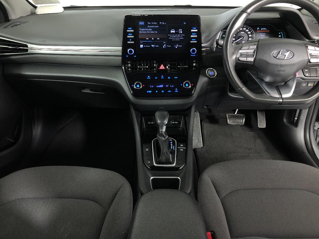 Photo '17' of Hyundai Ioniq Photo '17' of Hyundai Ioniq