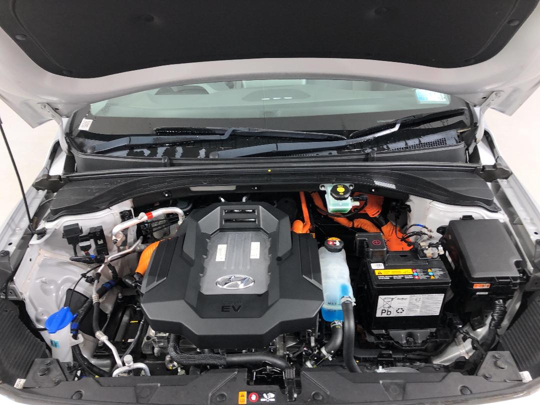 Photo '13' of Hyundai Ioniq