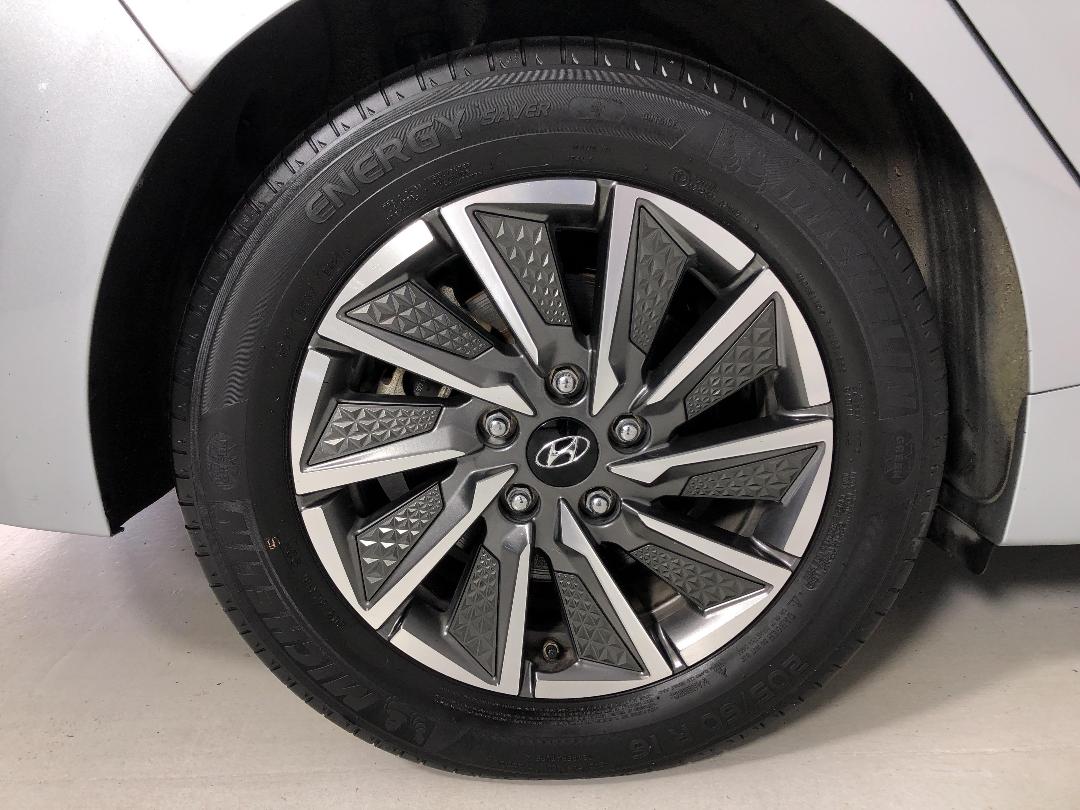 Photo '12' of Hyundai Ioniq