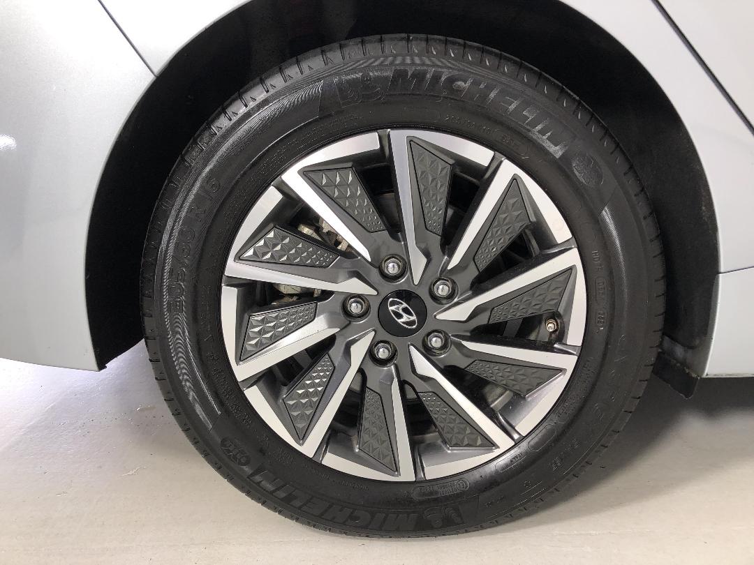 Photo '12' of Hyundai Ioniq