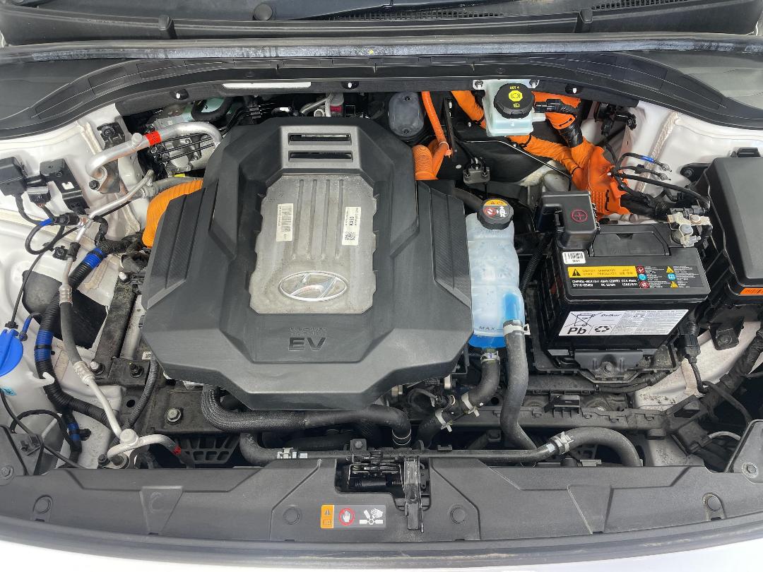 Photo '13' of Hyundai Ioniq Photo '13' of Hyundai Ioniq