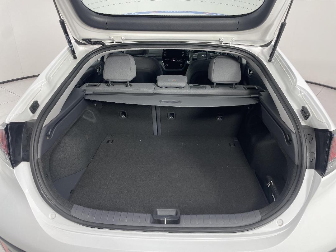 Photo '14' of Hyundai Ioniq Photo '14' of Hyundai Ioniq