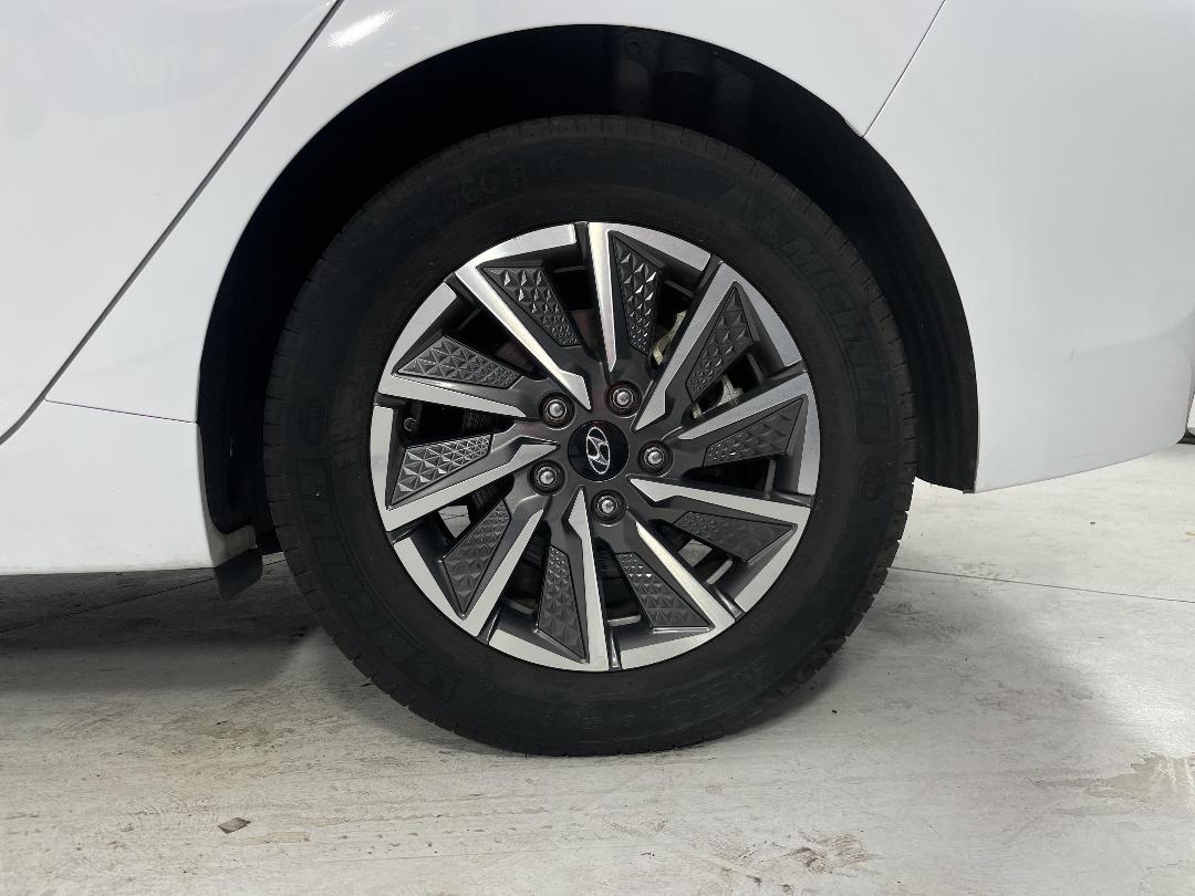 Photo '11' of Hyundai Ioniq Photo '11' of Hyundai Ioniq