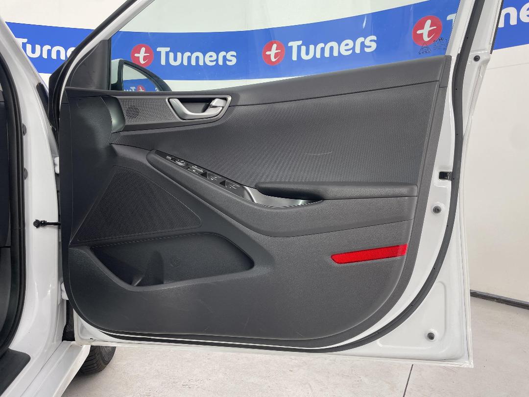 Photo '15' of Hyundai Ioniq Photo '15' of Hyundai Ioniq