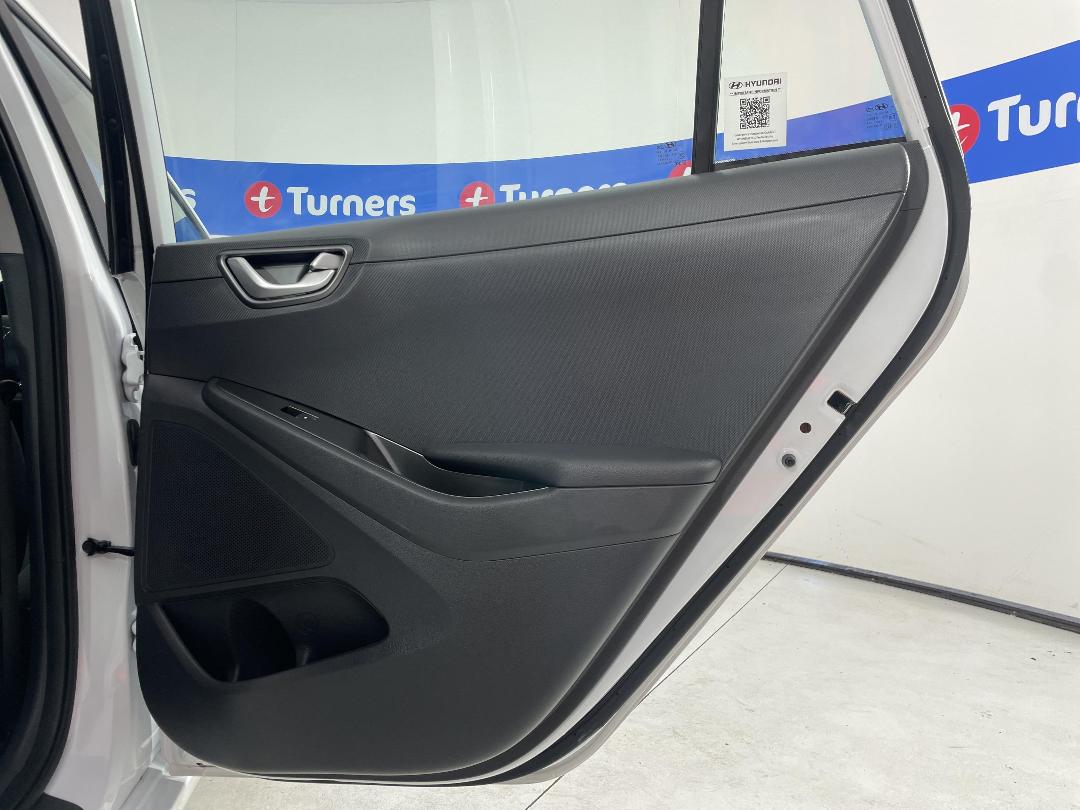 Photo '19' of Hyundai Ioniq Photo '19' of Hyundai Ioniq