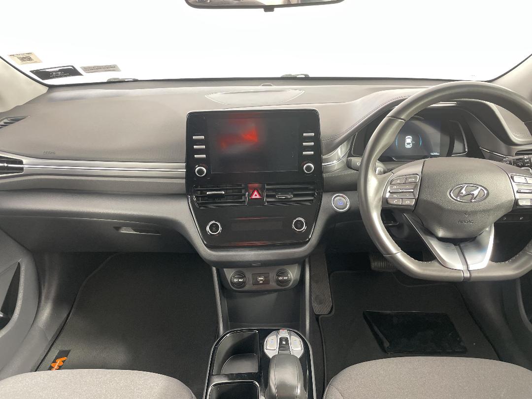 Photo '17' of Hyundai Ioniq Photo '17' of Hyundai Ioniq