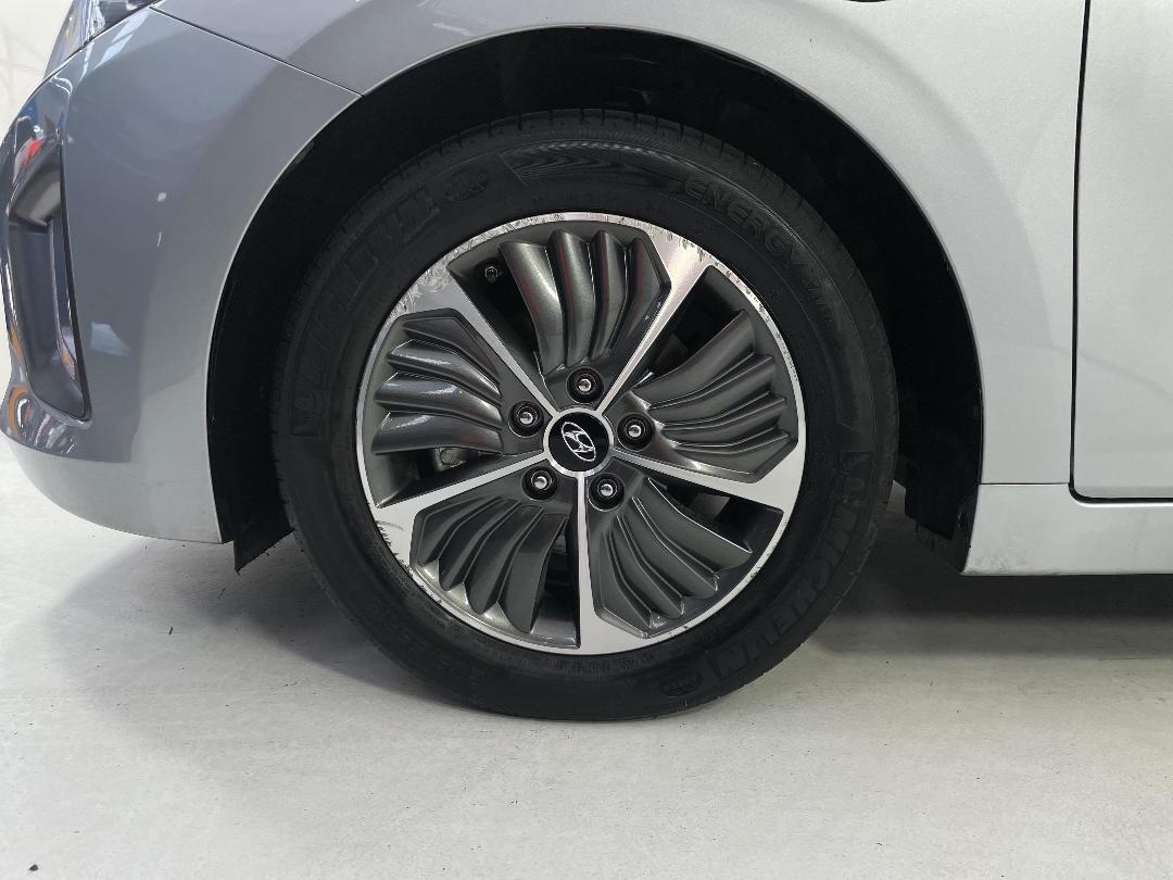 Photo '10' of Hyundai Ioniq Photo '10' of Hyundai Ioniq