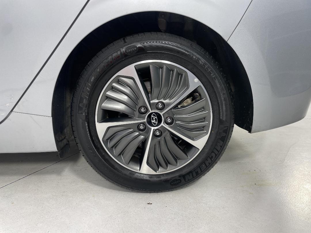 Photo '11' of Hyundai Ioniq Photo '11' of Hyundai Ioniq