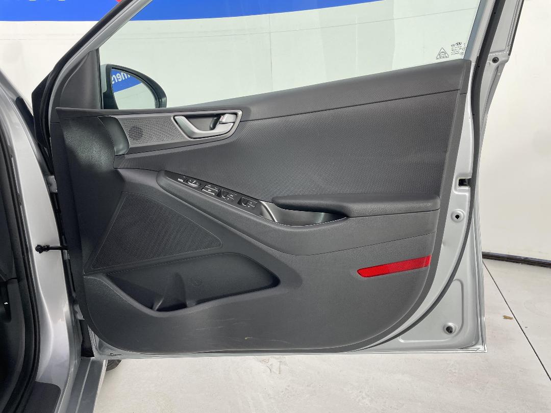 Photo '15' of Hyundai Ioniq Photo '15' of Hyundai Ioniq