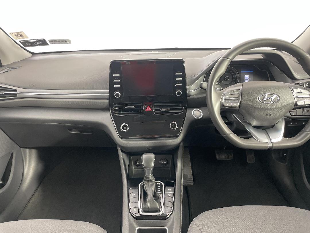 Photo '17' of Hyundai Ioniq Photo '17' of Hyundai Ioniq