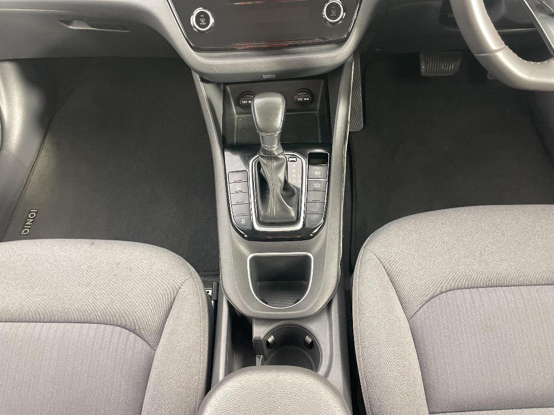 Photo '18' of Hyundai Ioniq Photo '18' of Hyundai Ioniq