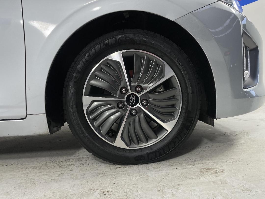 Photo '9' of Hyundai Ioniq Photo '9' of Hyundai Ioniq