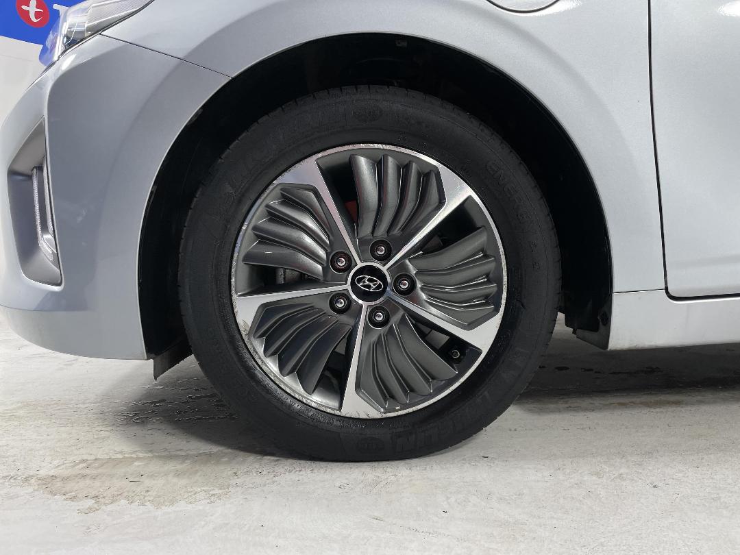 Photo '10' of Hyundai Ioniq Photo '10' of Hyundai Ioniq