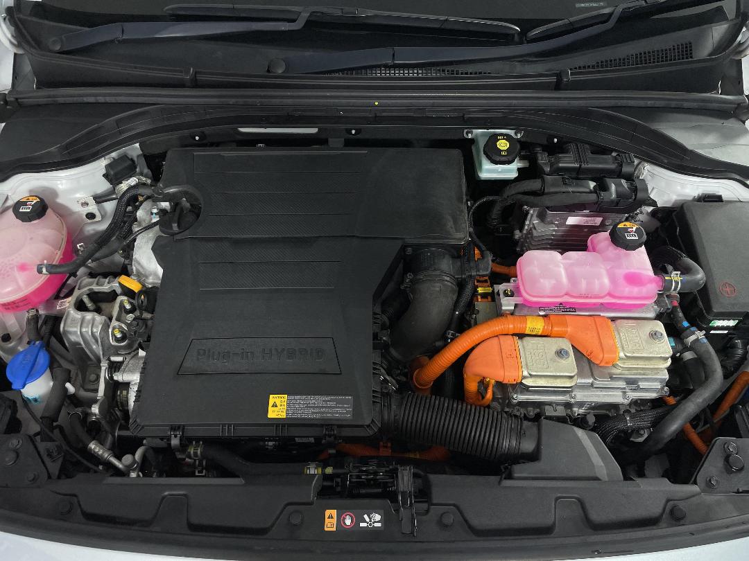 Photo '13' of Hyundai Ioniq Photo '13' of Hyundai Ioniq