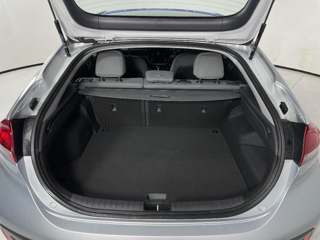 Photo '14' of Hyundai Ioniq Photo '14' of Hyundai Ioniq