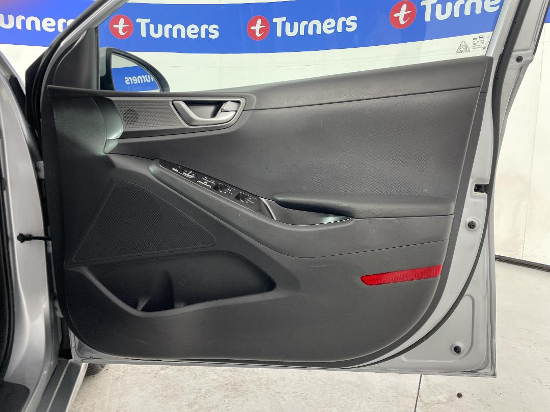 Photo '15' of Hyundai Ioniq Photo '15' of Hyundai Ioniq