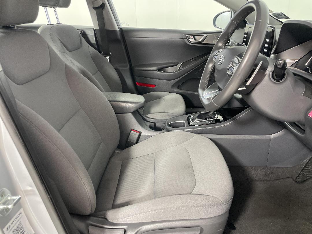 Photo '16' of Hyundai Ioniq Photo '16' of Hyundai Ioniq