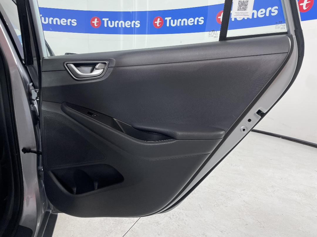 Photo '19' of Hyundai Ioniq Photo '19' of Hyundai Ioniq