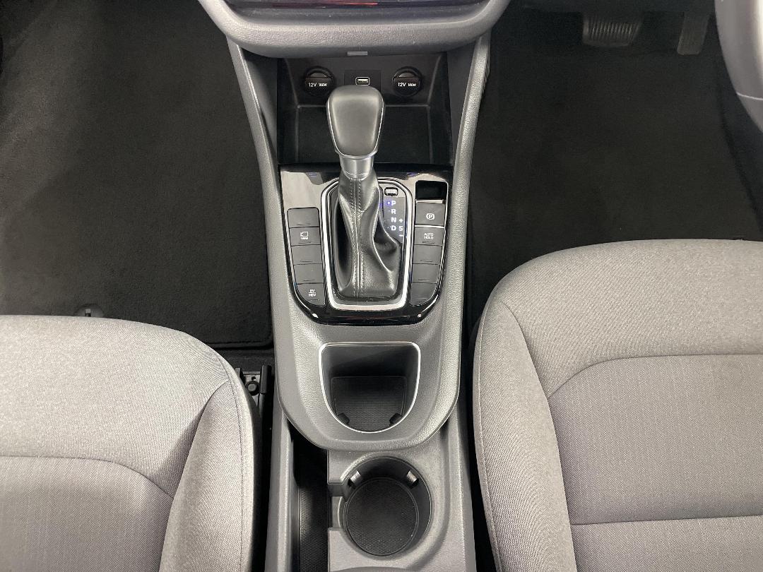 Photo '18' of Hyundai Ioniq Photo '18' of Hyundai Ioniq