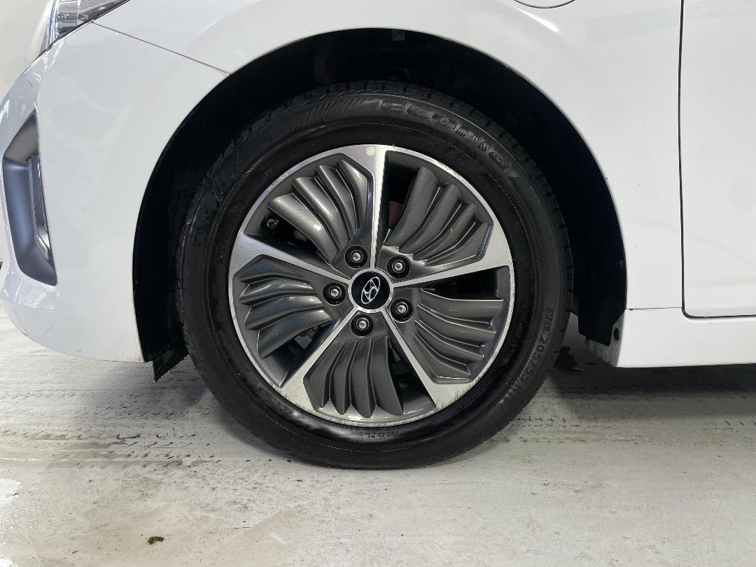 Photo '10' of Hyundai Ioniq Photo '10' of Hyundai Ioniq